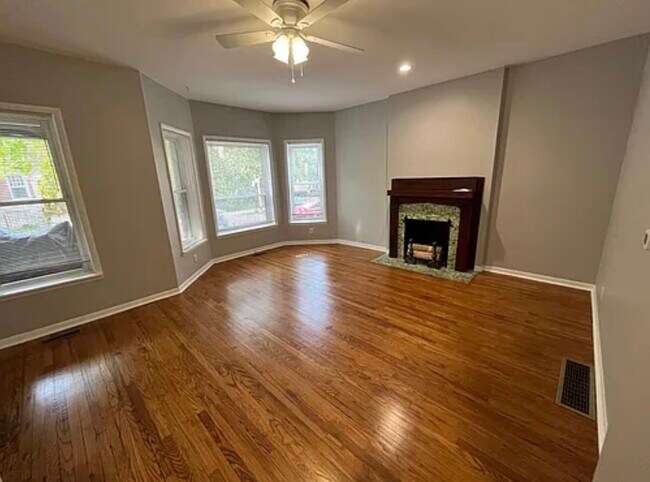 Foto del edificio - 928 W Belle Plaine Ave