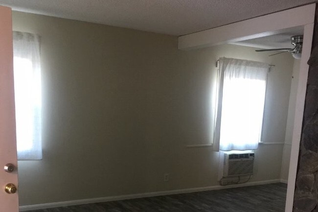 Foto del edificio - 8958 Wilbur Ave