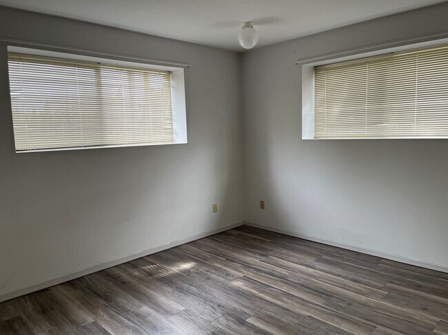 Building Photo - 0 Bed 0 Bath Unit in Olds, AB