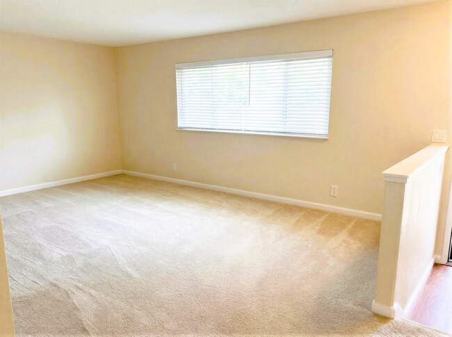 Foto del edificio - Spacious 3-Bedroom Home with Large Backyard in Fairfield