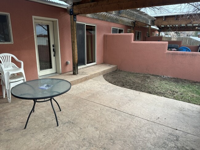 Building Photo - 208 E 200 S