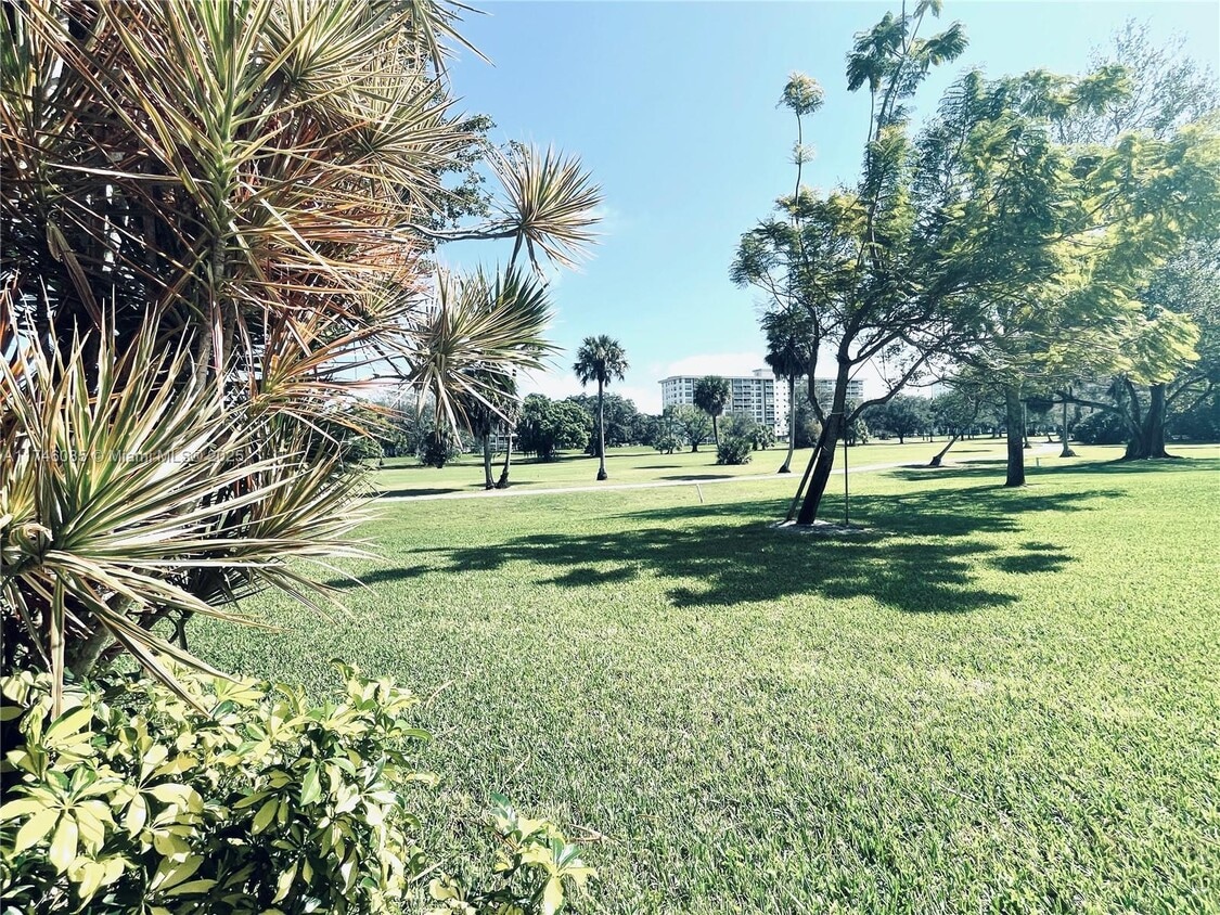 Primary Photo - 3800 Oaks Clubhouse Dr