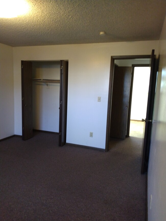 bedroom 1 - 509 Rosemere Ln