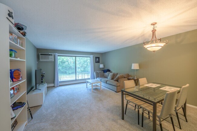 Building Photo - 1 br, 1 bath House - 10441 Greenbrier #107