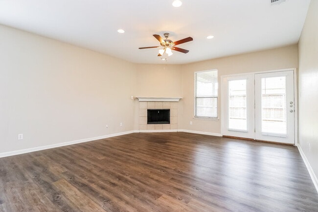 Building Photo - 408 Lead Creek Dr