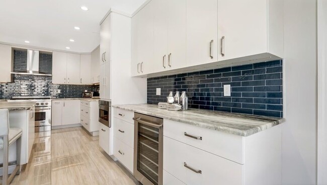 Building Photo - 831 Dover St