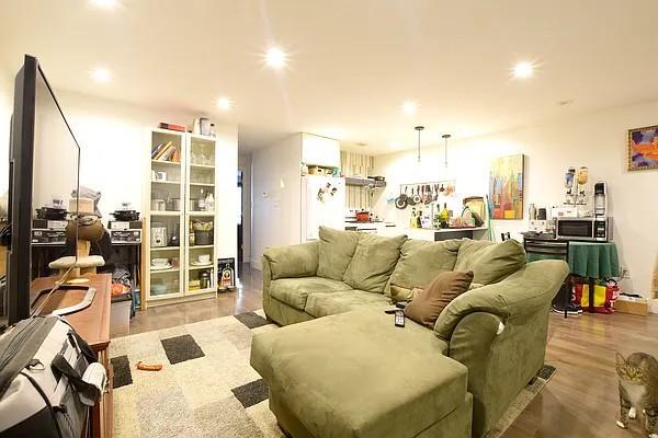 Building Photo - 3 bedroom in BROOKLYN NY 11221