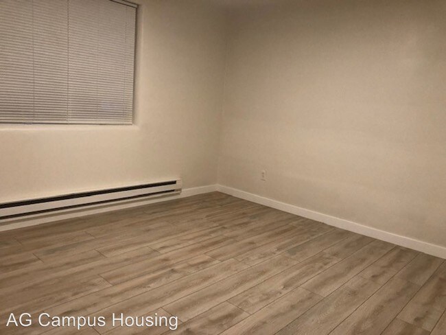 Building Photo - 325 W 12th Ave