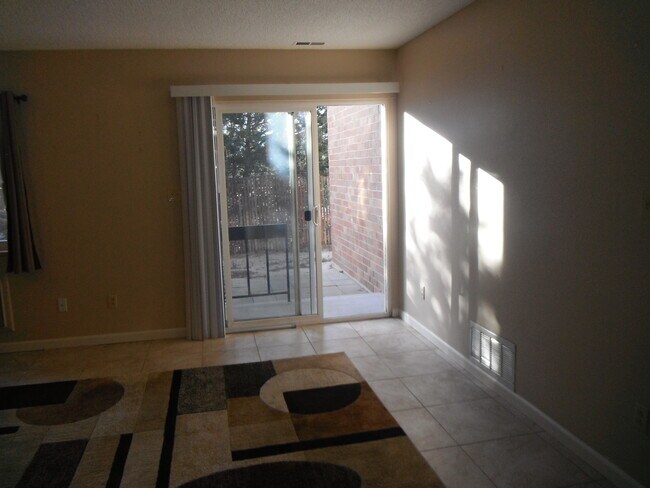 Foto del edificio - 1708 Sawyer Way