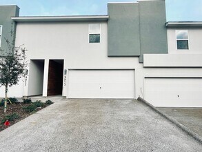 Building Photo - 9915 Borna Dr