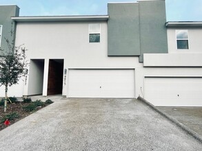 Building Photo - 9915 Borna Dr