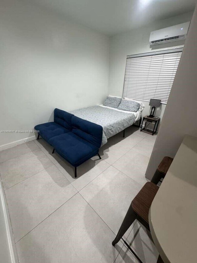 Building Photo - 245 NE 33rd St