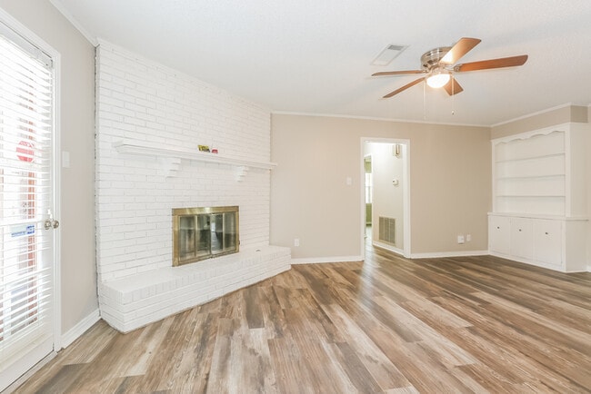 Building Photo - 3405 Dunkeld Dr