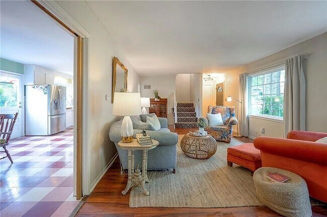 Foto del edificio - Stunning 5 Bedroom House in Overland Park