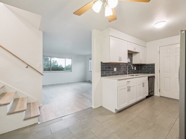 Foto del edificio - 6017 W Jefferson Pl