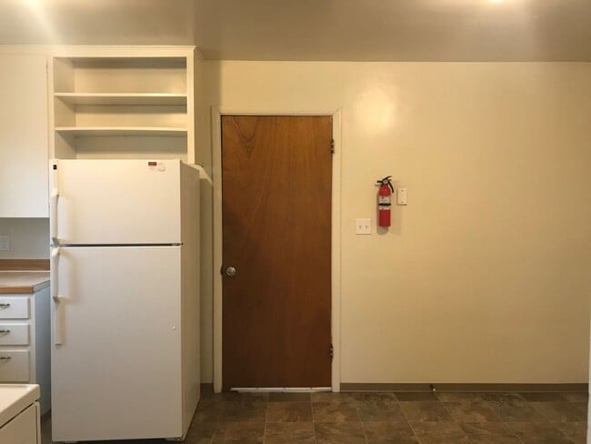 Building Photo - Duplex ~ Albany ~ Pet Friendly