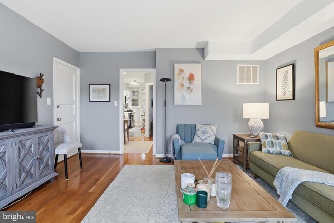 Foto del edificio - 7 Russell Rd