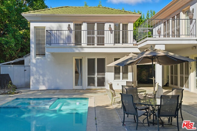 Building Photo - 703 Trenton Dr