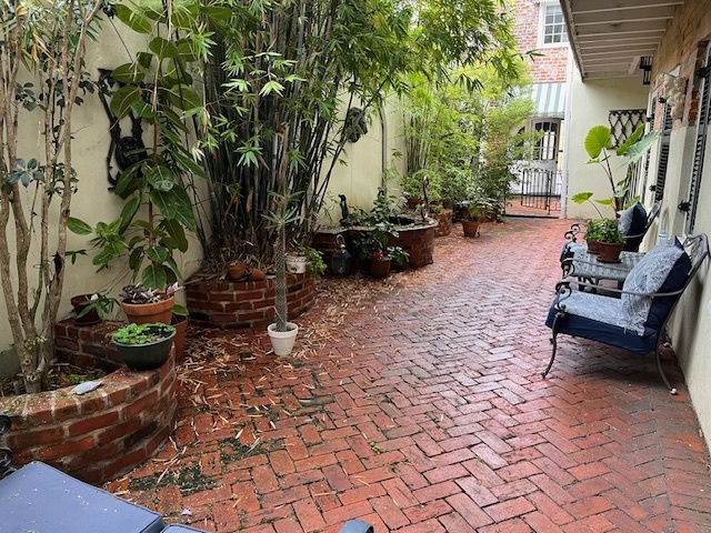 Shared Courtyard - 1026 Conti St