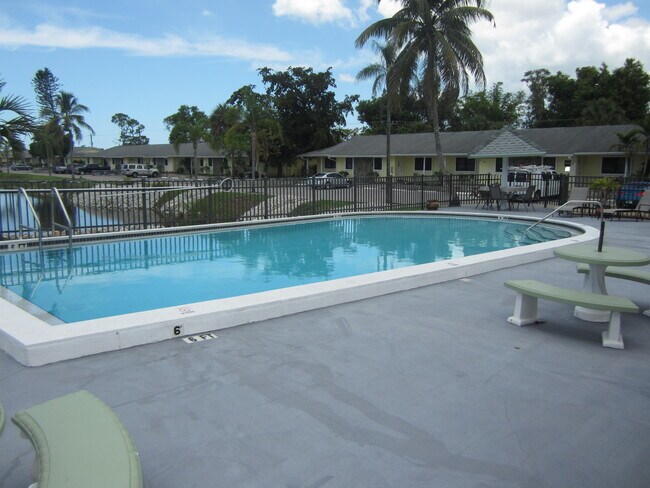 Pool - 4050 Bayshore Dr