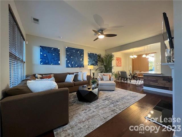 Foto del edificio - 3249 Bending Birch Pl