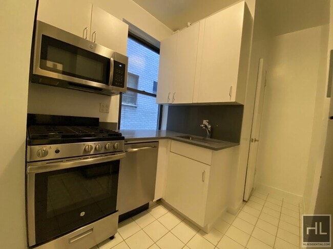 Building Photo - West 55th Street