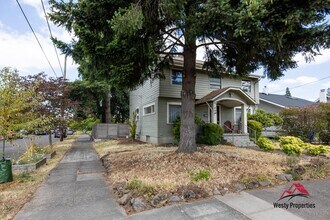 Building Photo - 2407 NE Skidmore St