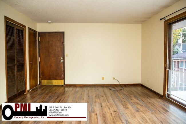 Foto del edificio - 2 Bedroom and 1 Bathroom Apartment Availab...