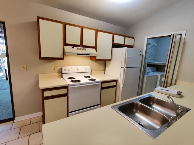 Foto del edificio - 905 Tomahawk Ct