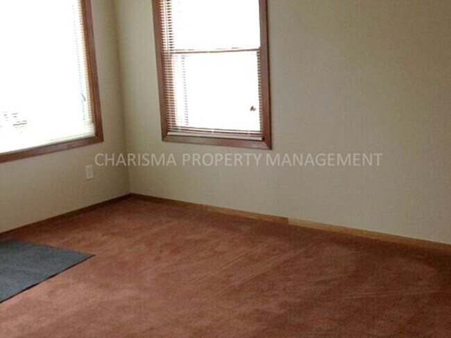 Foto del edificio - 905 N Blauvelt Ave