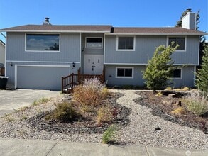 Building Photo - 812 Edgewater Ln