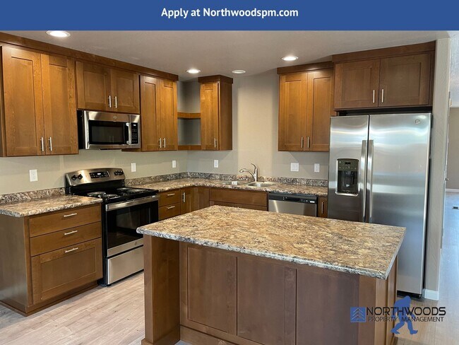 Building Photo - Newer Build-3 Bedroom 2.5 Bath 2 Story Hom...