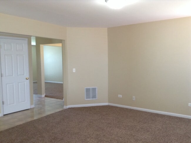 Building Photo - 3103 Meadowsedge Ln