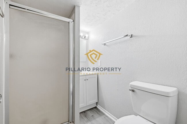 Foto del edificio - Lebanon Beauty on Large Lot with 5 Bedrooms and 3 Bathrooms Available TODAY!