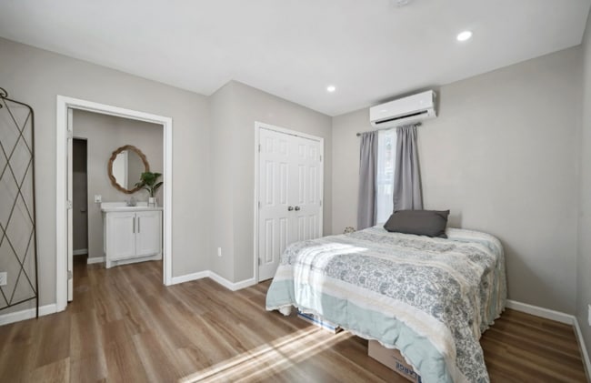 Photo - 1006 Center St (San Antonio, TX) Apartment