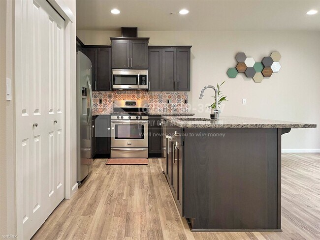 Building Photo - 4 br, 2.5 bath Condo - 4921 130th Pl SE Ap...