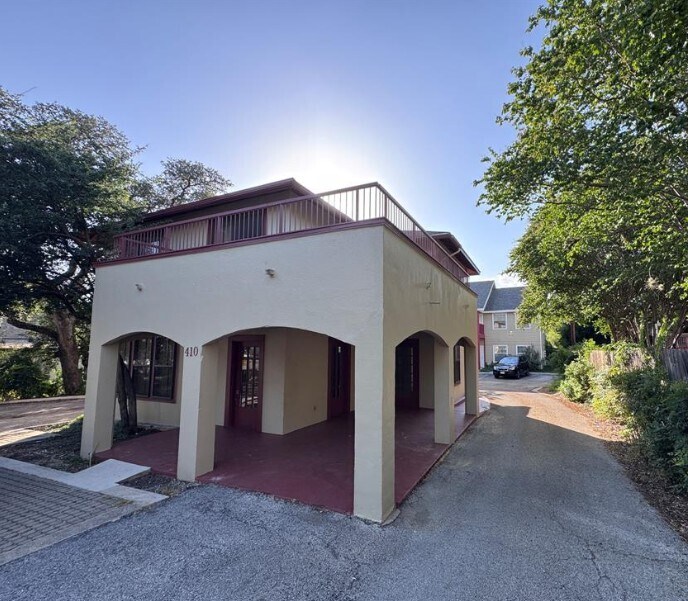 Primary Photo - 410 Burleson St