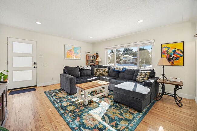 Building Photo - Spacious 3BD/2BA Home in Denver, CO- Available August 1st!
