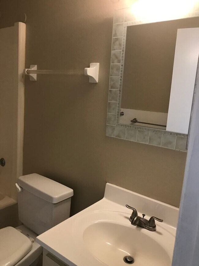 Foto del edificio - *Annual* 2 Bedroom, Plus extra bonus room,...