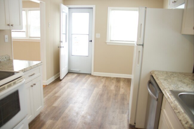 Kitchen - 10 Greenbrier Dr