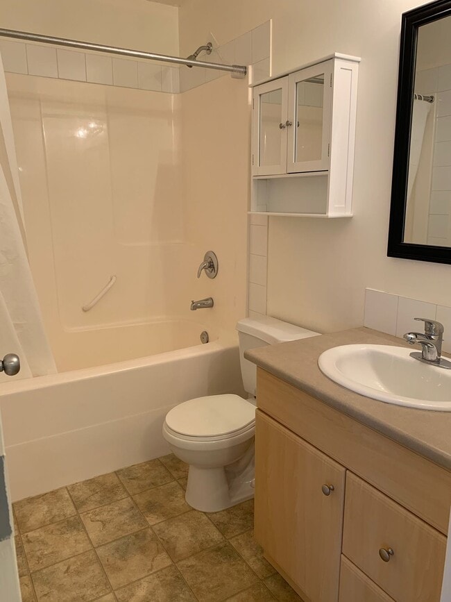 Building Photo - 2 Bed 2 Bath Unit in Fort Mcmurray, AB