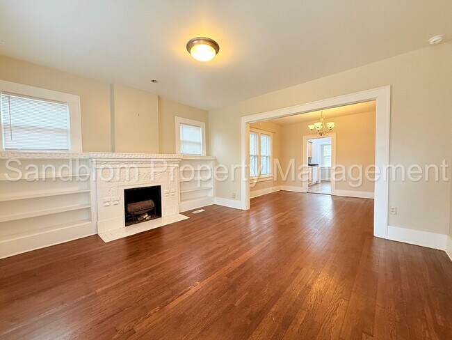 Foto del edificio - For Lease | Cherry Street | Available April 15th