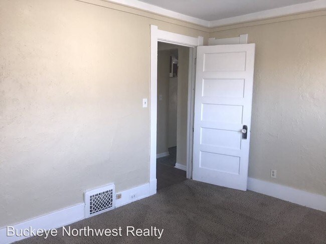 Building Photo - 3915 Willys Pkwy