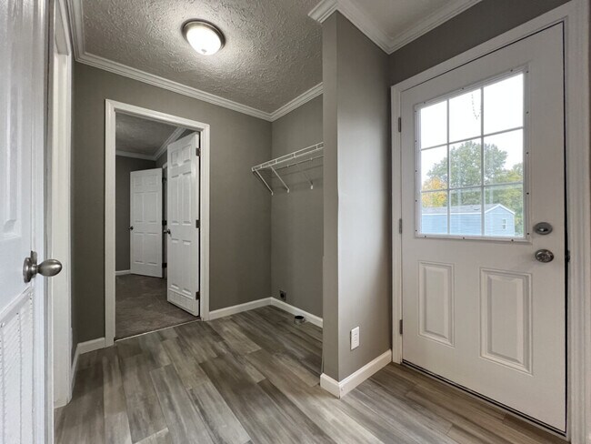 Foto del edificio - 147 W Sourwood Dr