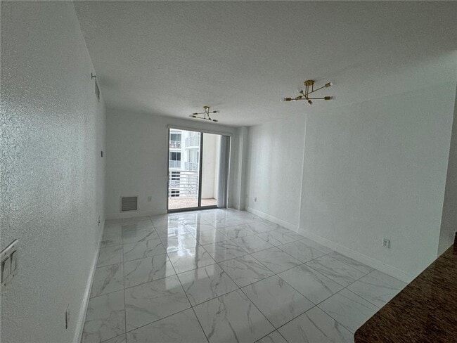 Foto del edificio - 1830 Radius Dr