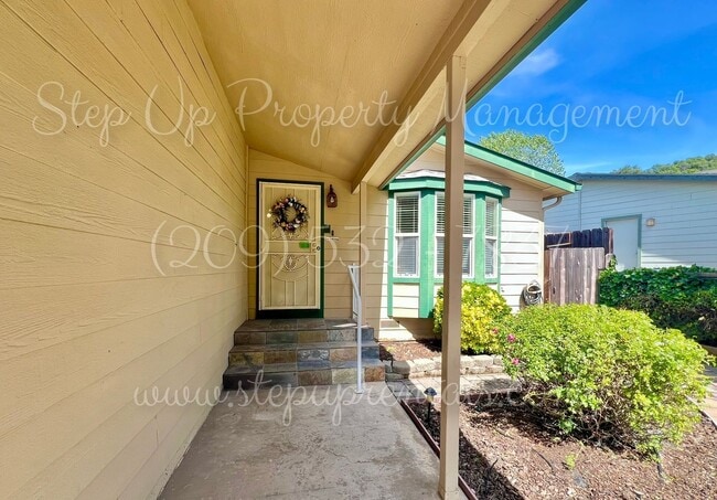Building Photo - Comfortable & Well-Appointed 3-Bedroom Hom...