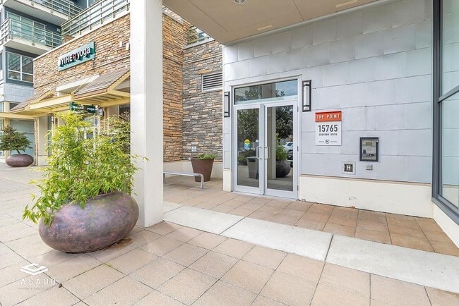 Building Photo - 15765 Croydon Dr