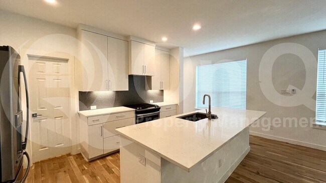 Foto del edificio - 704 S Glasgow Dr