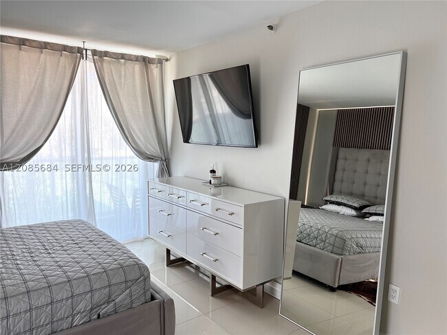 Foto del edificio - 1035 West Dr