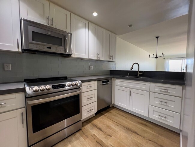Foto del edificio - 2 BED / 1.5 BATH CONDO AVAILABLE JANUARY 2...